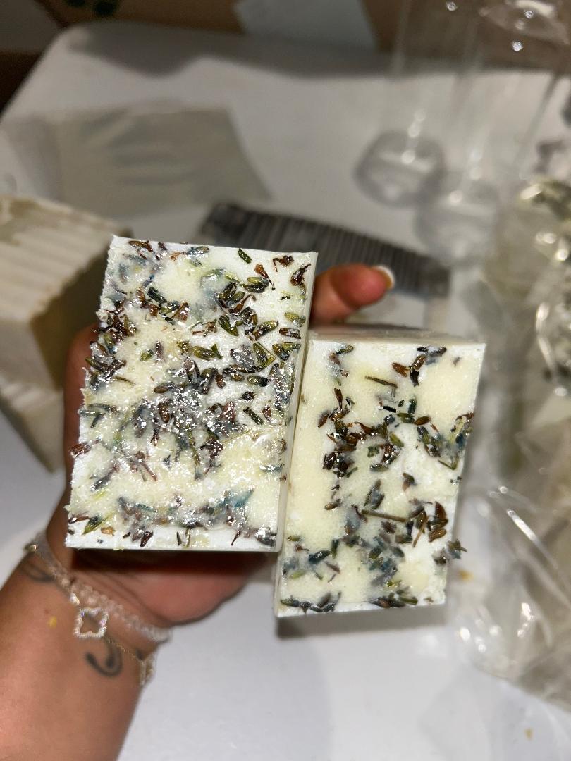 🌿 Sea Moss • Lavender • Shea Butter • Tea Tree Soap