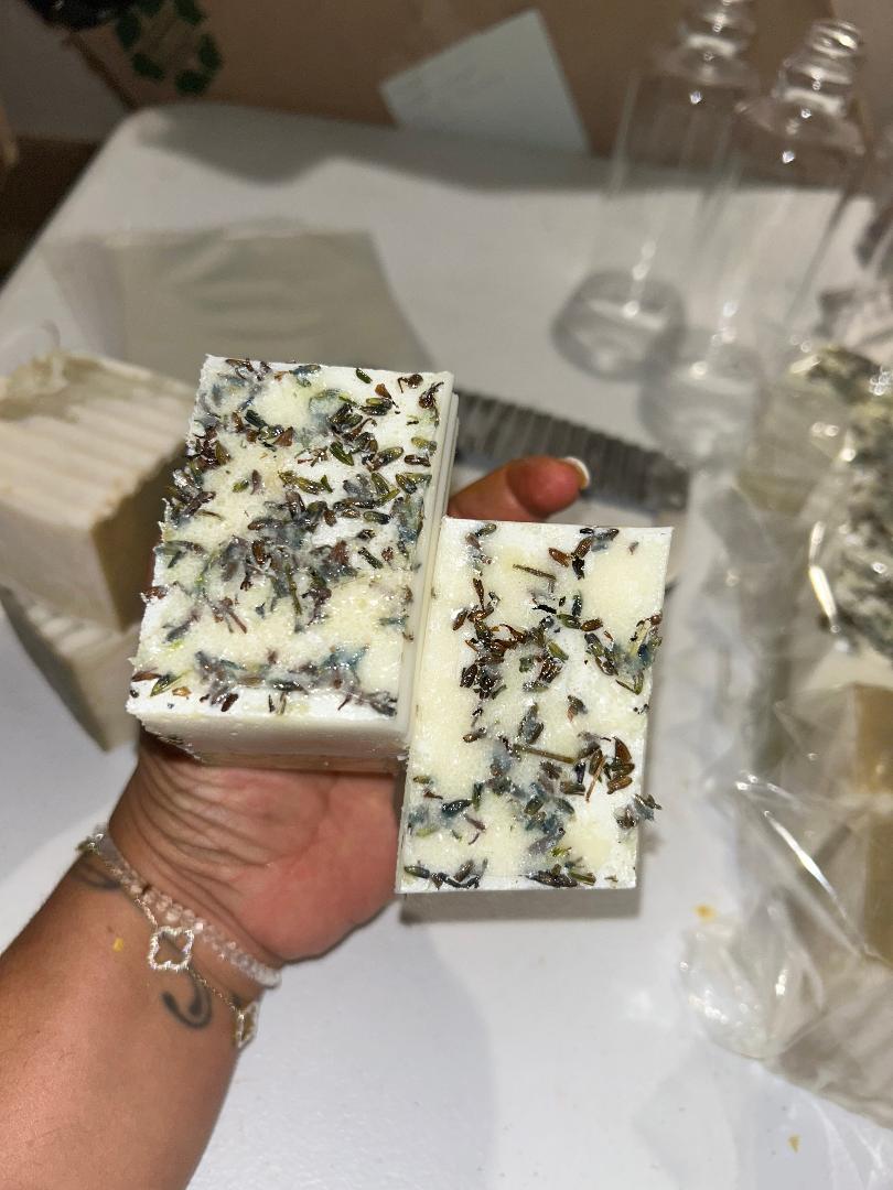 🌿 Sea Moss • Lavender • Shea Butter • Tea Tree Soap