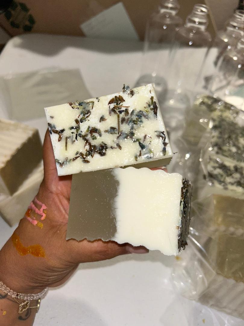 🌿 Sea Moss • Lavender • Shea Butter • Tea Tree Soap